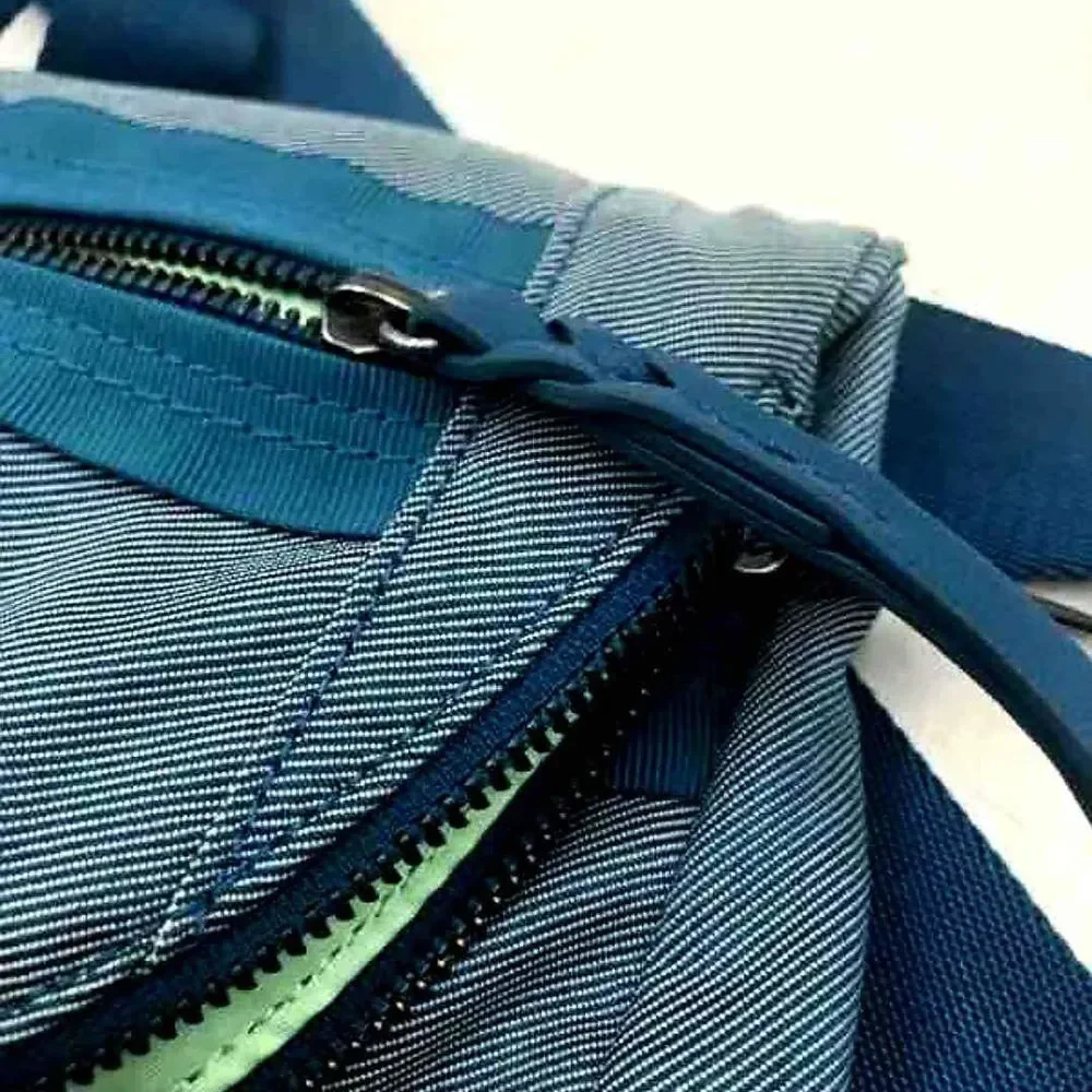 Lululemon Tofino Teal
Festival Bag HTF HSO
EXTREMELY RARE COLORWAY - Picture 3 of 6
